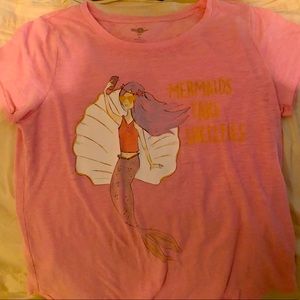 SO girl’s short sleeve pink t-shirt.